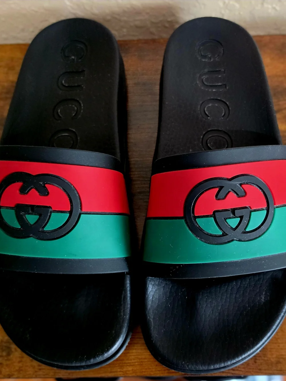 Authentic Gucci Men's Black Slide with Red and Green Stripe